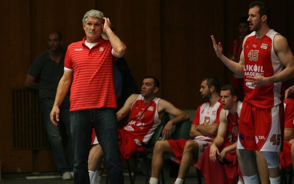 Лукойл Академик привлече гард