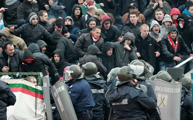 СНИМКИ: Грозна картинка по трибуните на Левски - ЦСКА