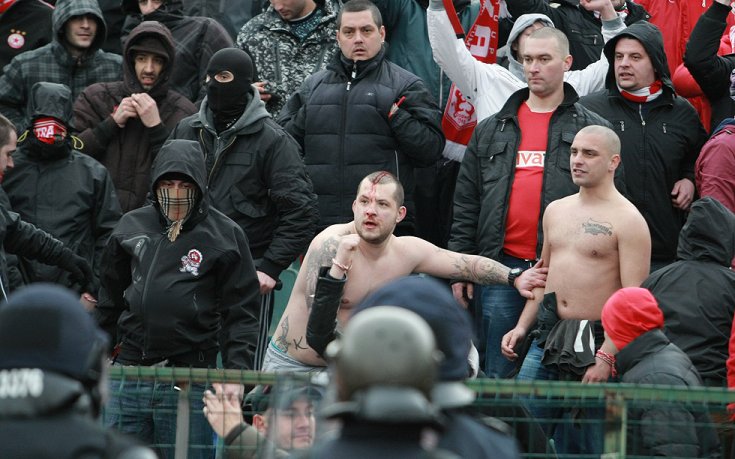 СНИМКИ: Грозна картинка по трибуните на Левски - ЦСКА