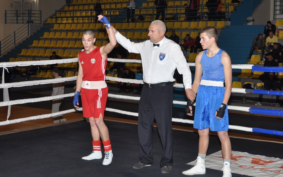 Държавното първенство по бокс за младежи започна в Благоевград