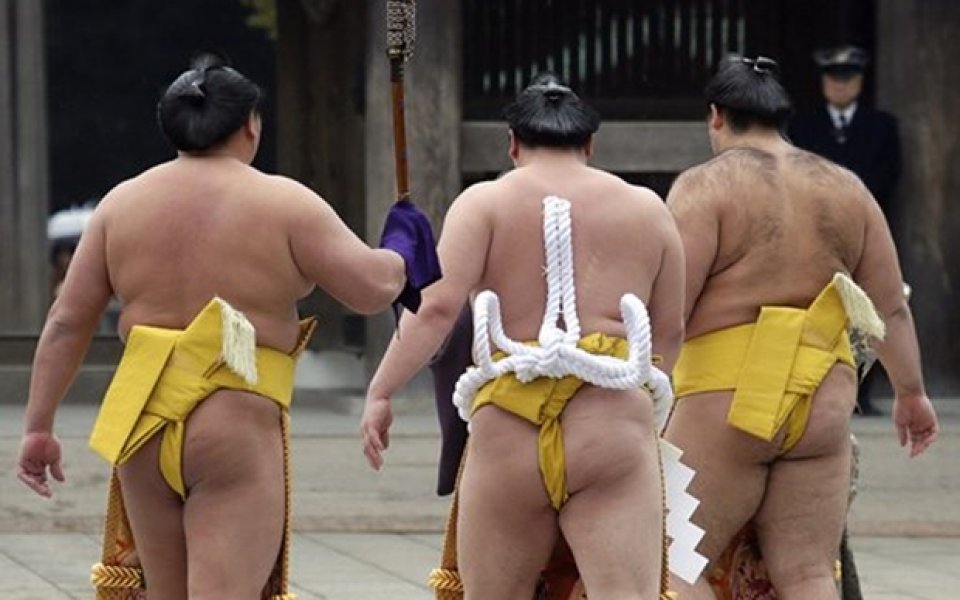 Великите шампиони в сумото вече са трима