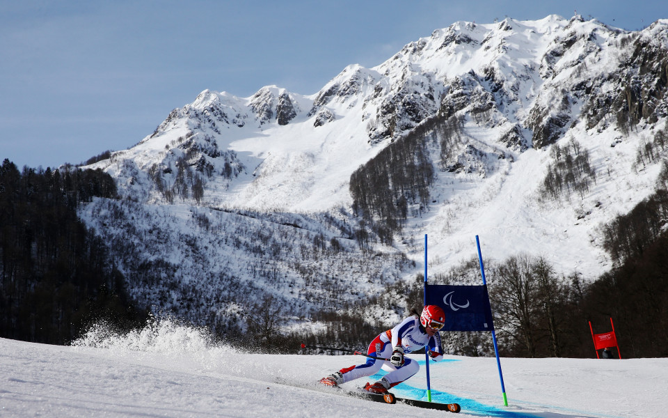 Лавина помете ски център в Сочи, уби двама