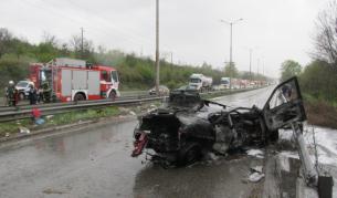 Лек автомобил се запали и изгоря напълно на 10 април в Русе. Шофьорът успя да се спаси, като скочил своевременно от колата