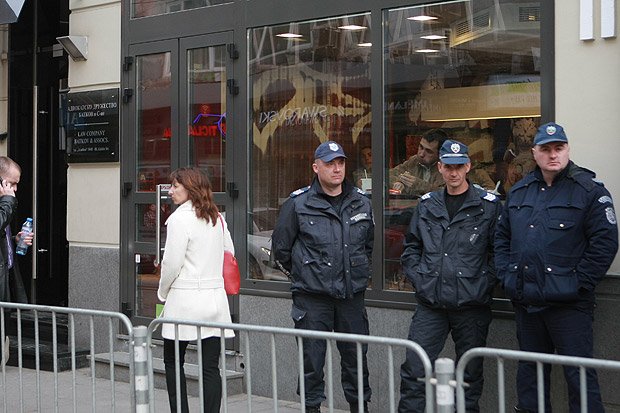 Фенове на Левски протестираха срещу Батков1