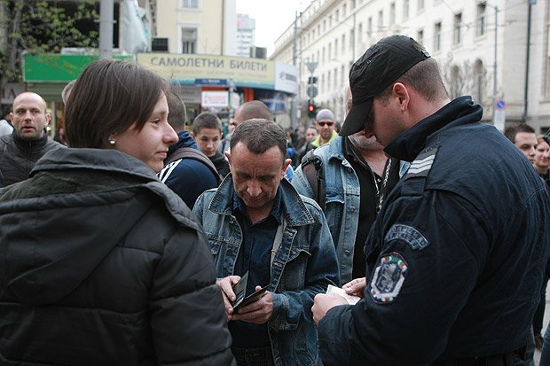 Фенове на Левски протестираха срещу Батков1