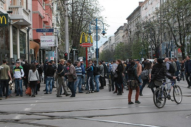 Фенове на Левски протестираха срещу Батков1