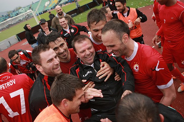 Футболисти и фенове отпразнуваха заедно успеха над Левски с 31