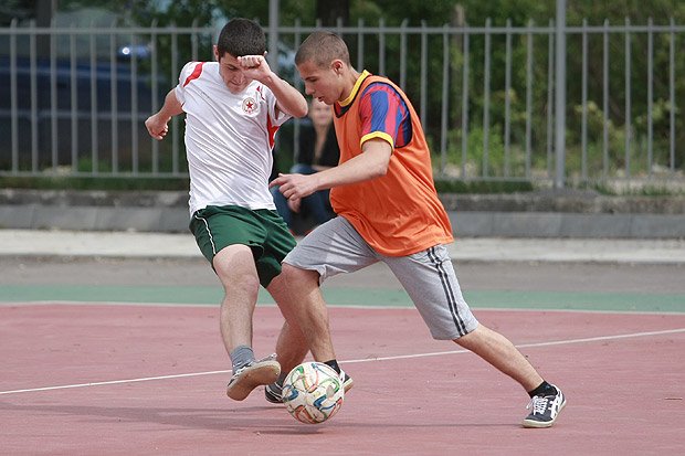 Футболистът на Левски Валери Божинов уважи финалният двубой по футбол1