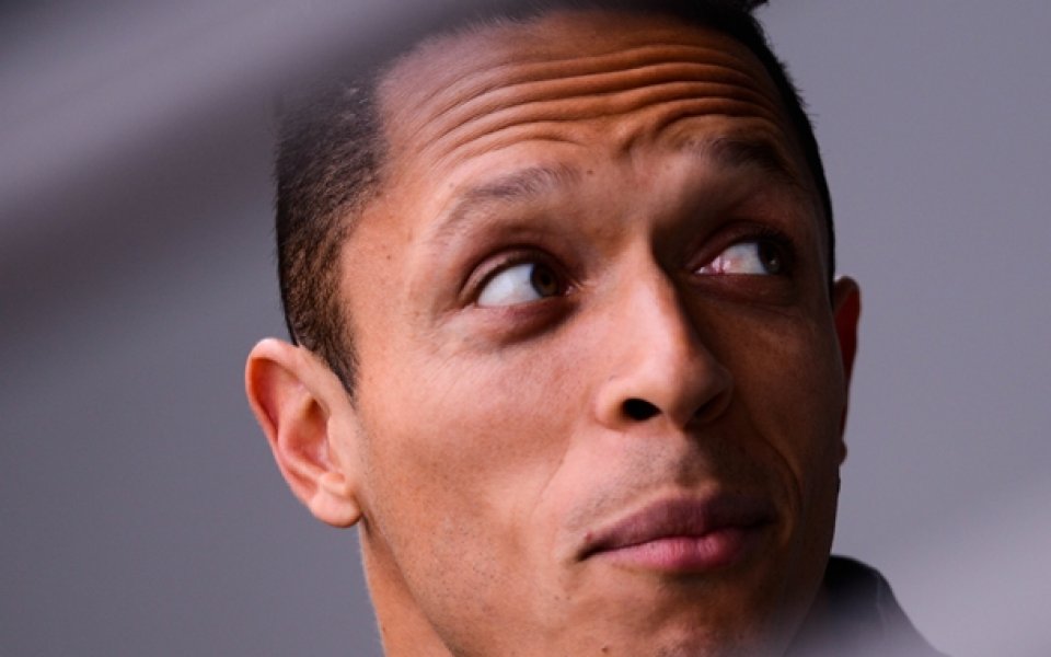 Адриано започва до Масчерано в защитата на Барса