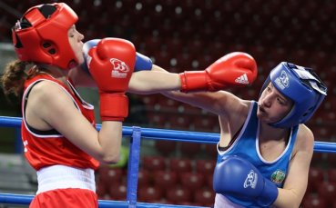 Никол Младенова измъчи световната шампионка, но загуби