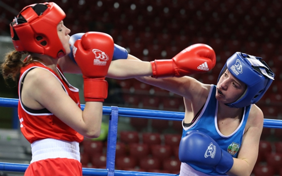Никол Младенова измъчи световната шампионка, но загуби