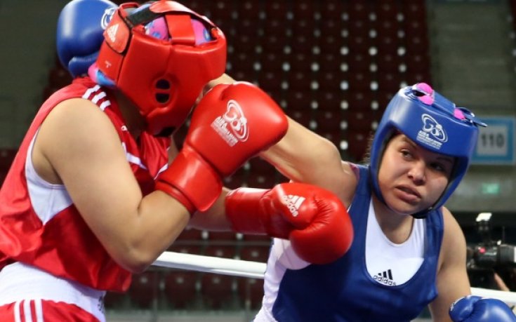 Михаела Николова с медал от Европейското първенство по бокс