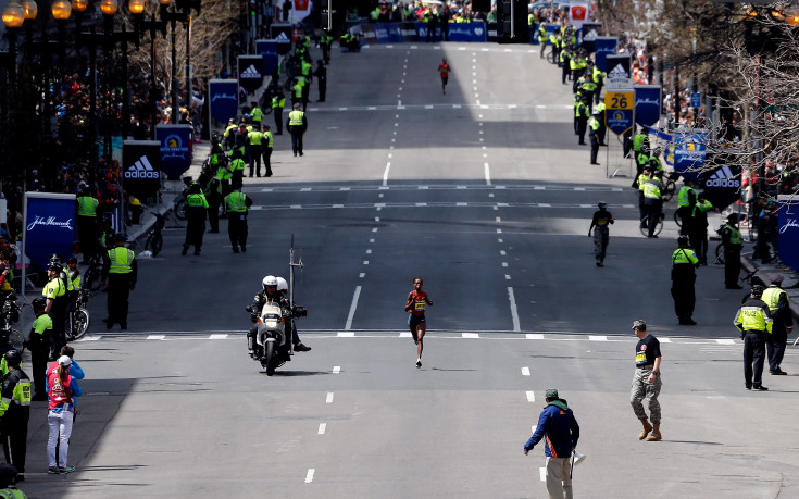 Маратонът на Бостън: Кенийка счупи 12-годишен рекорд, американски победител при мъжете