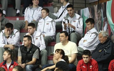 Младежите паднаха от Испания преди битката за Европейското