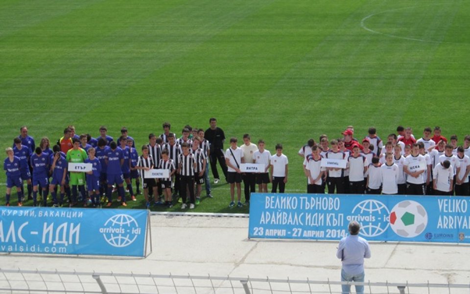 Малките футболисти на Етър започнаха с победа на детски турнир