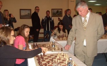 Анатолий Карпов откри своя шахматна школа у нас