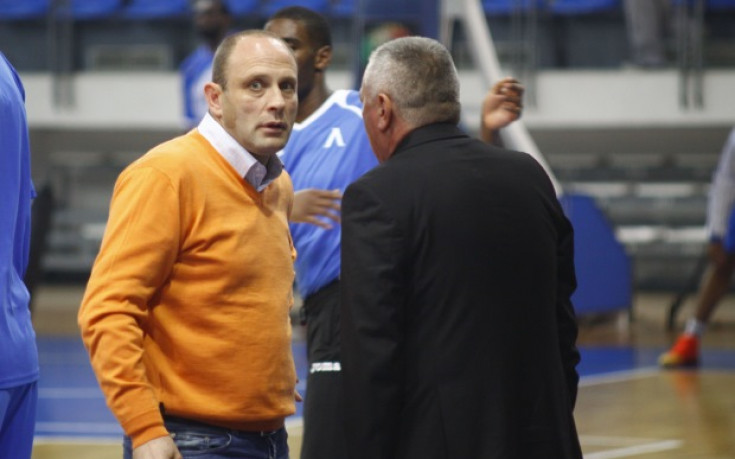 ВИДЕО: Тити Папазов и Барчовски се хванаха за гушите