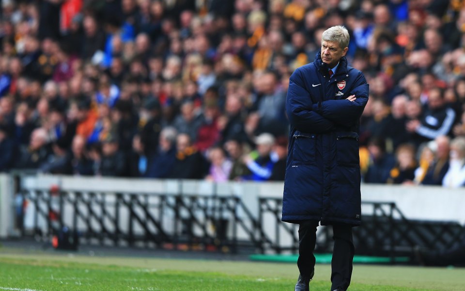 Венгер ще продължава в атака