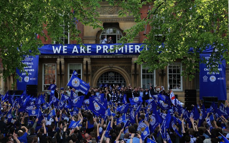 СНИМКИ: Хиляди отпразнуваха завръщането на Лестър в Премиършип