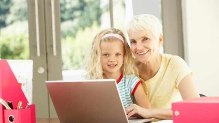 баба компютър дете онлайн лаптоп