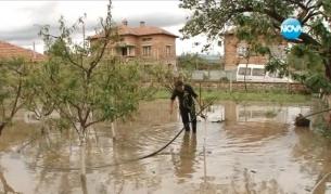 Продължава борбата с последиците от падналите проливни дъждове