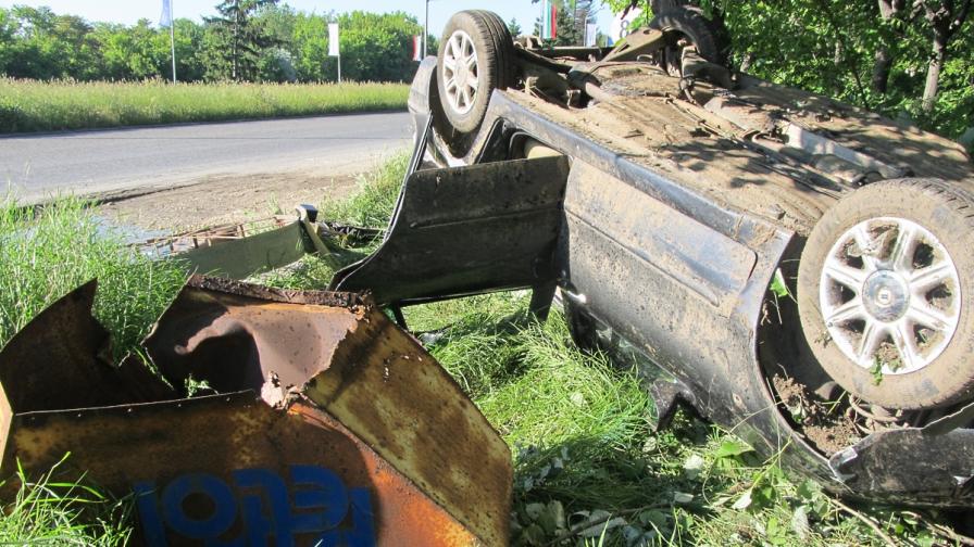 Млад шофьор оцеля по чудо в зверска катастрофа край Русе