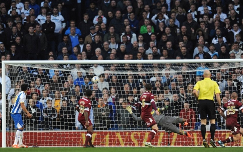 ВИДЕО:Най-якото празнуване на гол - футболист сам се аплодира от трибуните