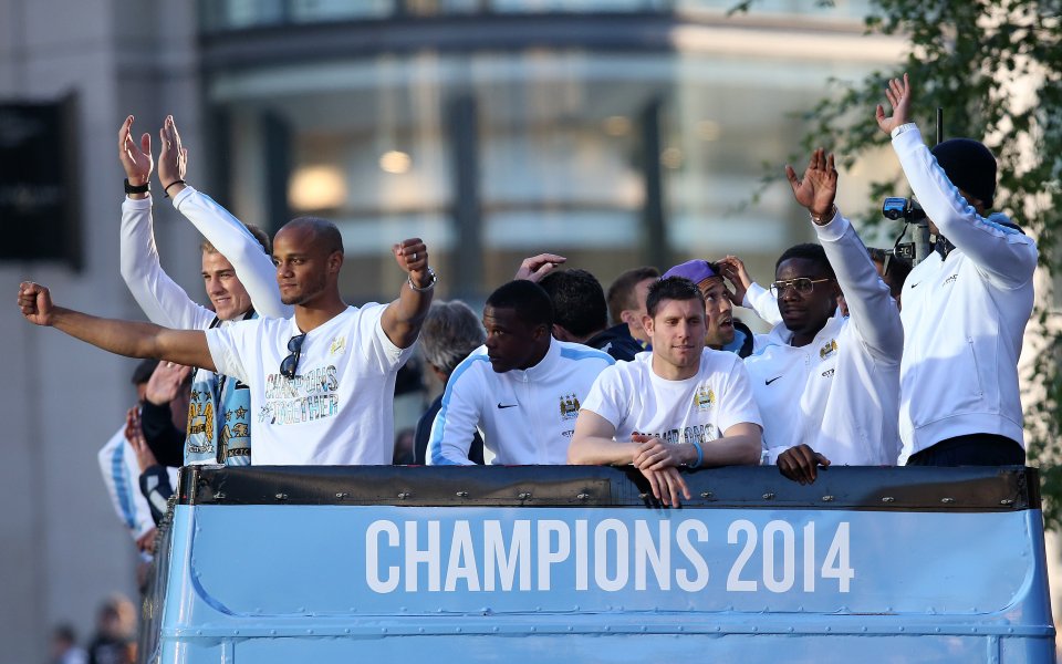 Видео и снимки: Шампионският парад на Ман Сити