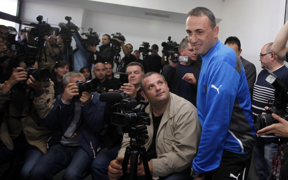 От Левски не да канят, а да молят Петев