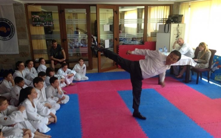 Таекуондисти от Банско защитиха колани пред гранд майстор Ким Унг Чол