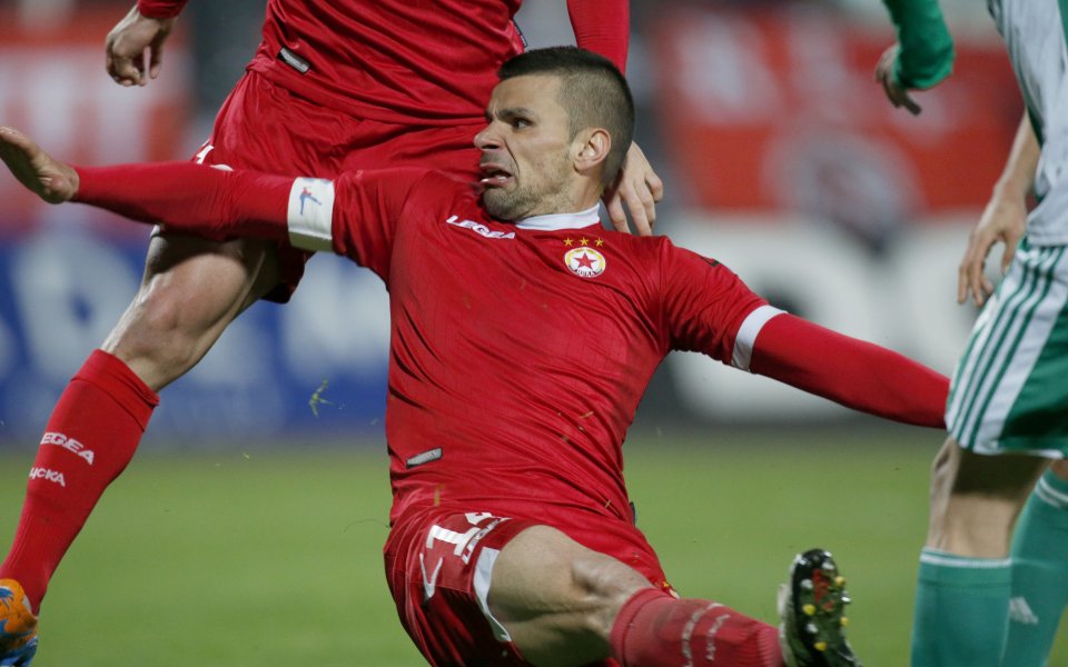 Оперират коляното на Вальо Илиев, пропуска Лига Европа