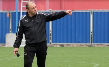 Илиан Илиев дебютира със загуба в Ангола