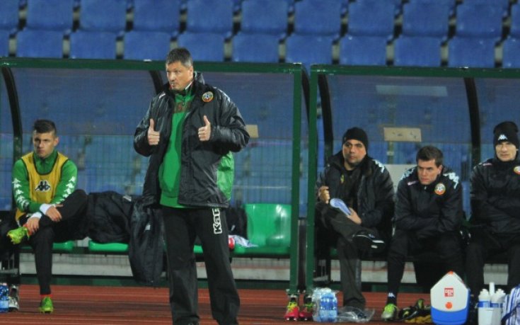 Любо Пенев събира националите днес