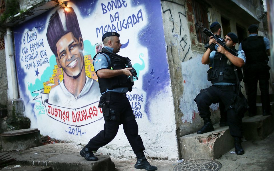 Бразилската полиция разпръсна протестиращи със сълзотворен газ