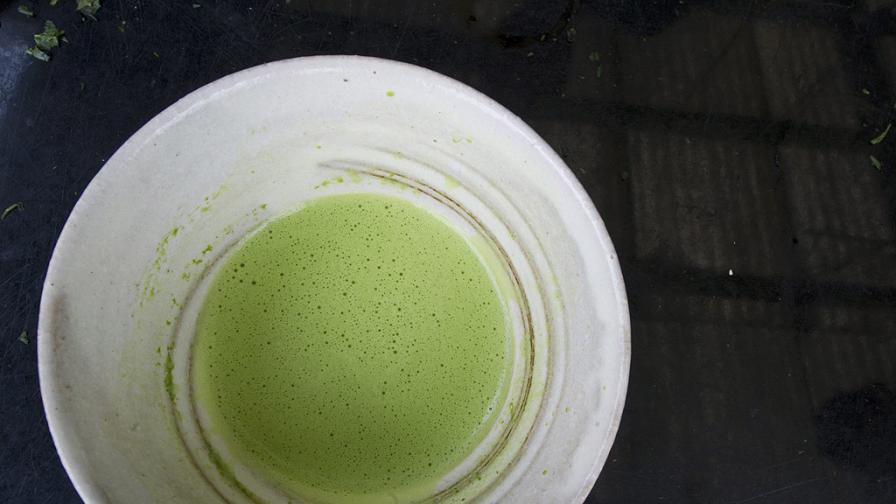 Мача – японският зелен чай на прах, се използва за традиционната японска чаена церемония