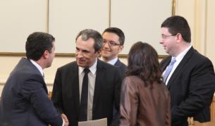 Премиерът Пламен Орешарски с някои от министрите си
