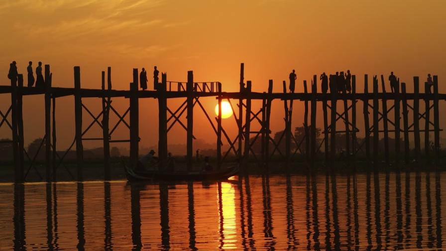 Мостът Ю Бийн в Мианмар