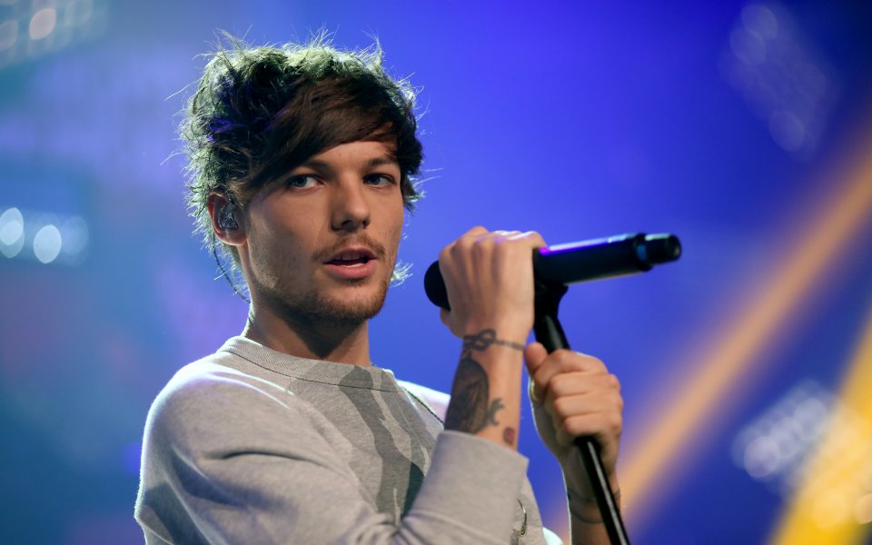 Поп звезда си купува футболен отбор