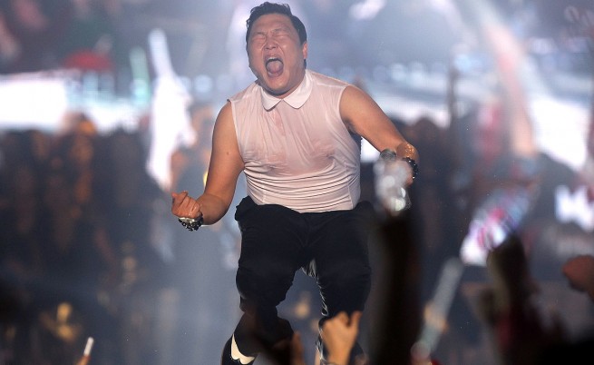 2 млрд. гледания вкараха Gangnam Style в Гинес