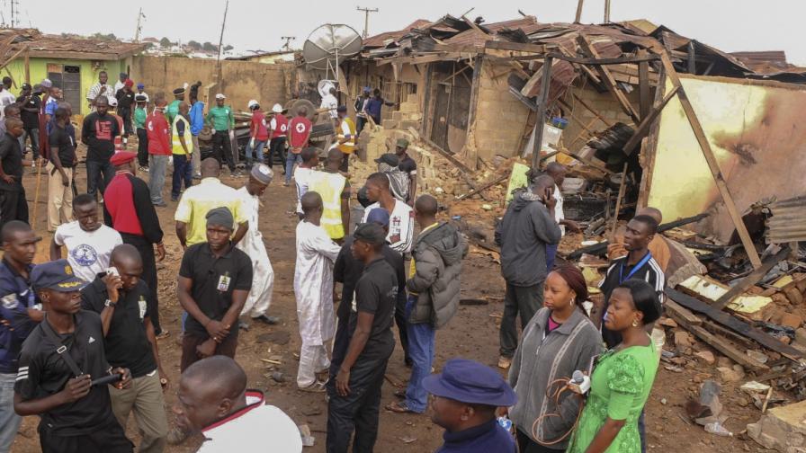 Нигерия: Повече от 40 загинали при експлозия на футболен стадион