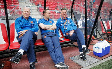 Ван Гаал се защити срещу критиците: Нека играем защитно, но да печелим