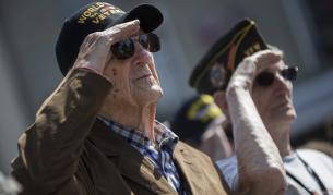 Ветерани от Втората световна война на честванията във Франция