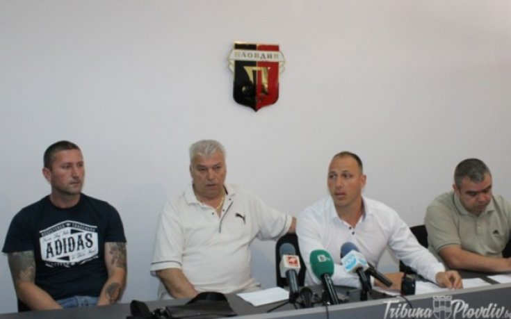 На “Лаута“ настана време разделно – вижте какво казаха привържениците и Христо Бонев