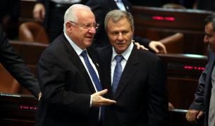 Реувен Ривлин (вляво) и Меир Шитрит