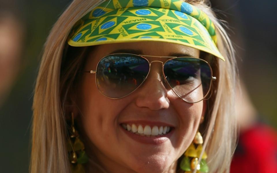ВИДЕО: Мис Дупе чака Кристиано Роналдо пред хотела на португалците