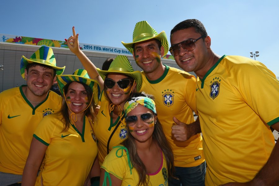 Феновете в очакване на Бразилия и Хърватия1