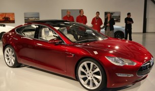 „Тесла Модел S“