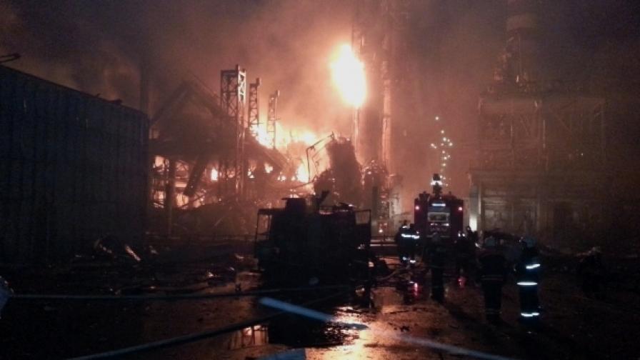 Най-малко петима загинали при пожар в руска рафинерия