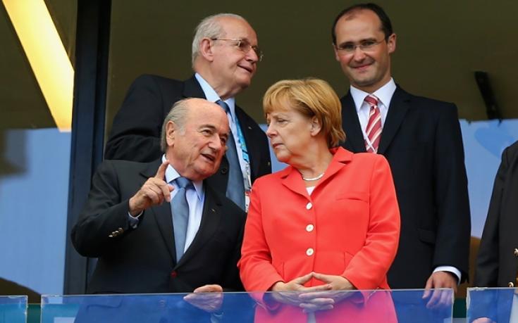 ФИФА не е забранявала на телевизиите да показват Блатер