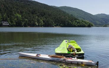 Въпреки стихиите: Един писател е целеустрелен да прекоси Черно море с каяк